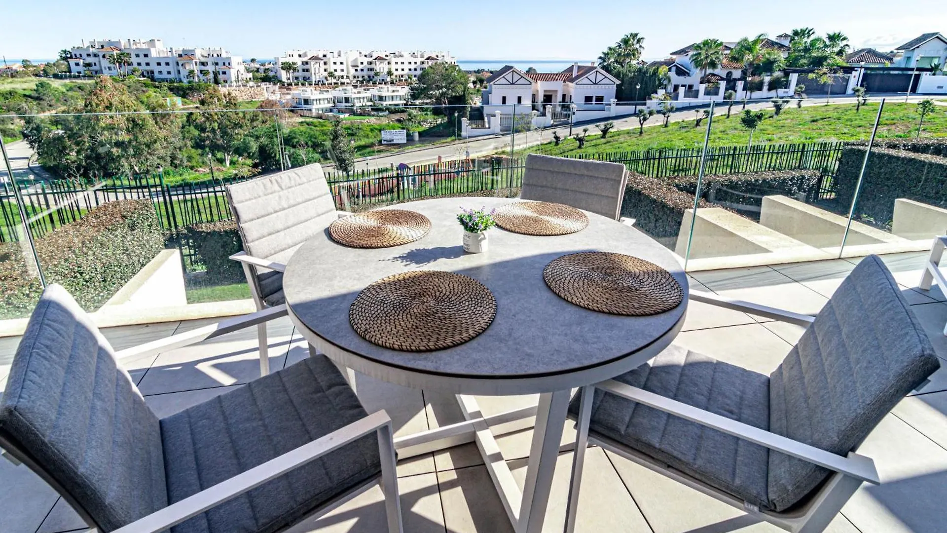 Oasis510 - 3Br Apartment With Stunning Views 埃斯特波纳 0*,  西班牙